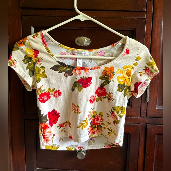 Wet Seal Floral Women’s Cropped T-Shirt - Picture 1 of 3
